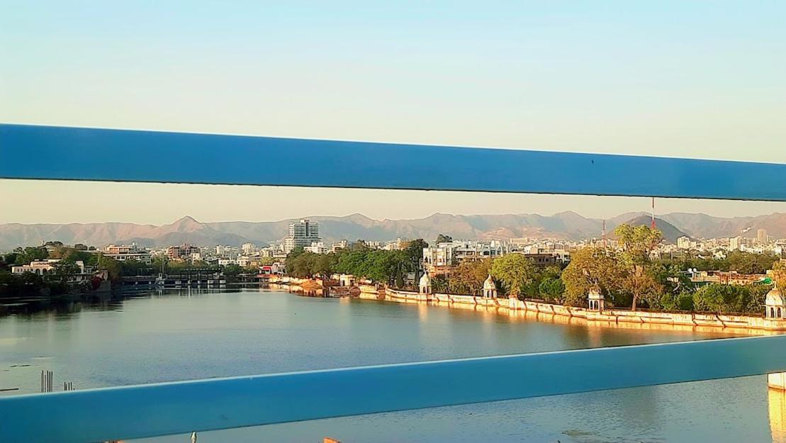 Gladden * Udaipur