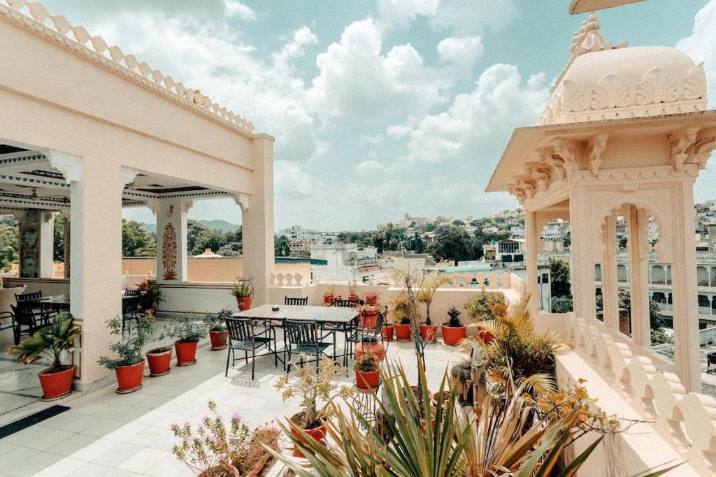 Boheda Palace Medi Pe Cafe & Restaurant View Hotel