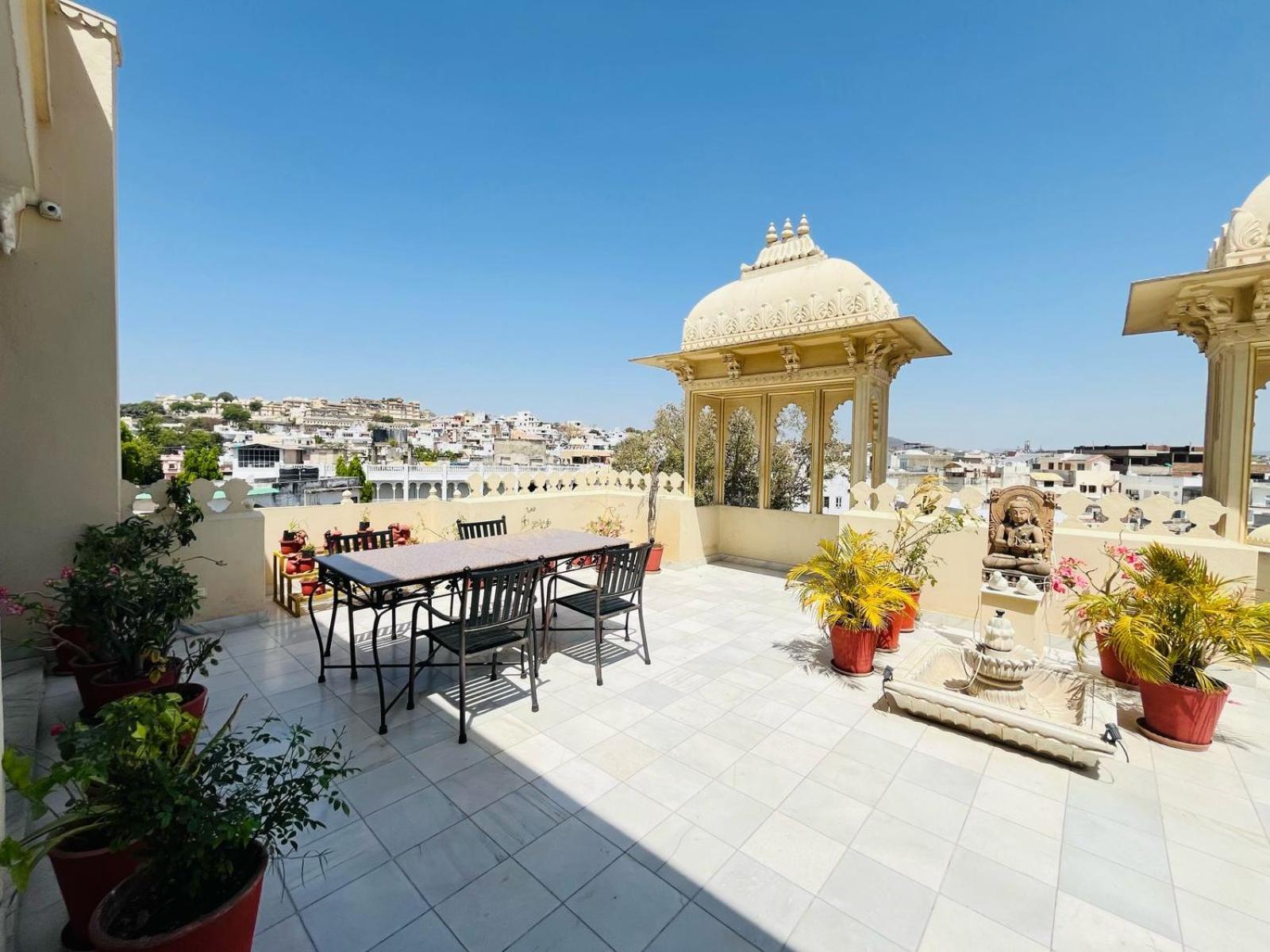 Hotel Boheda Palace Medi Pe Cafe & Restaurant View