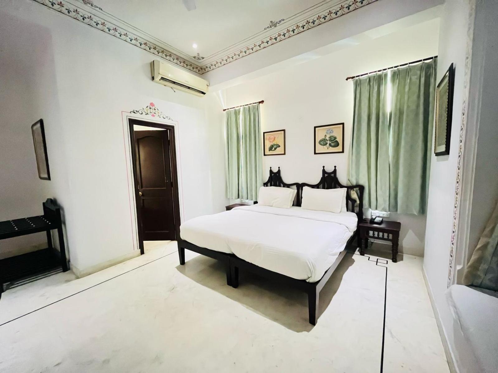 Hotel Boheda Palace Medi Pe Cafe & Restaurant View Udaipur