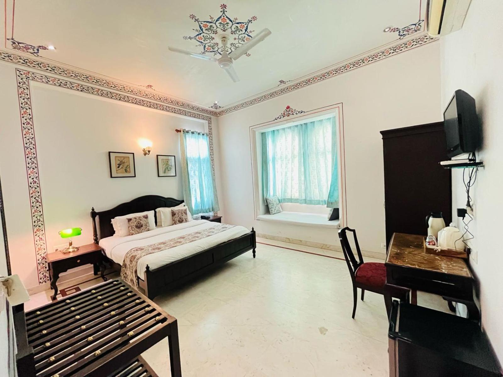 Boheda Palace Medi Pe Cafe & Restaurant View Hotel Udaipur