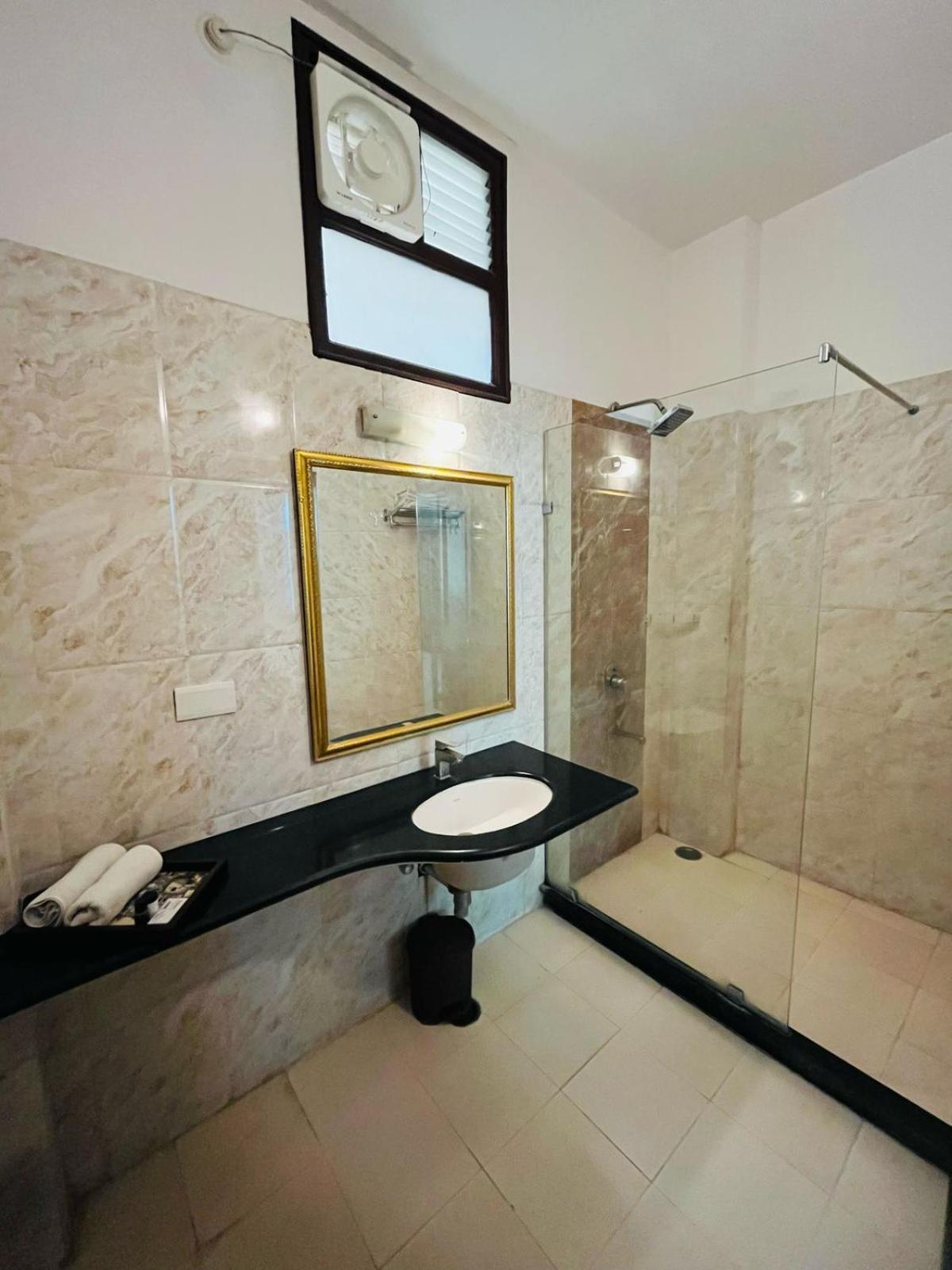 Boheda Palace Medi Pe Cafe & Restaurant View Hotel 4*