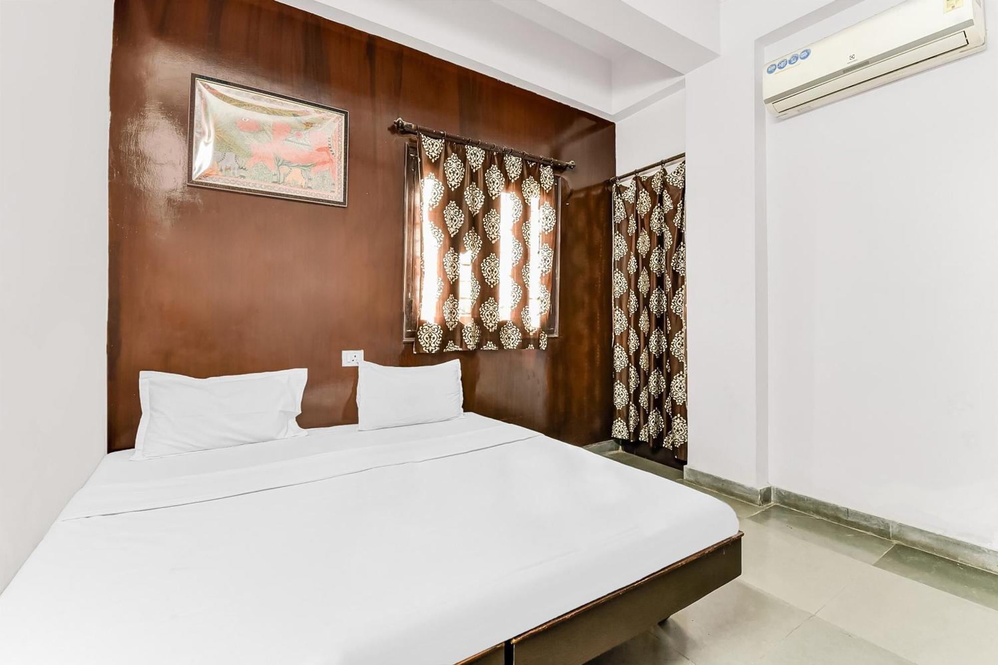 Spot On Unique Residency Hotel 3*