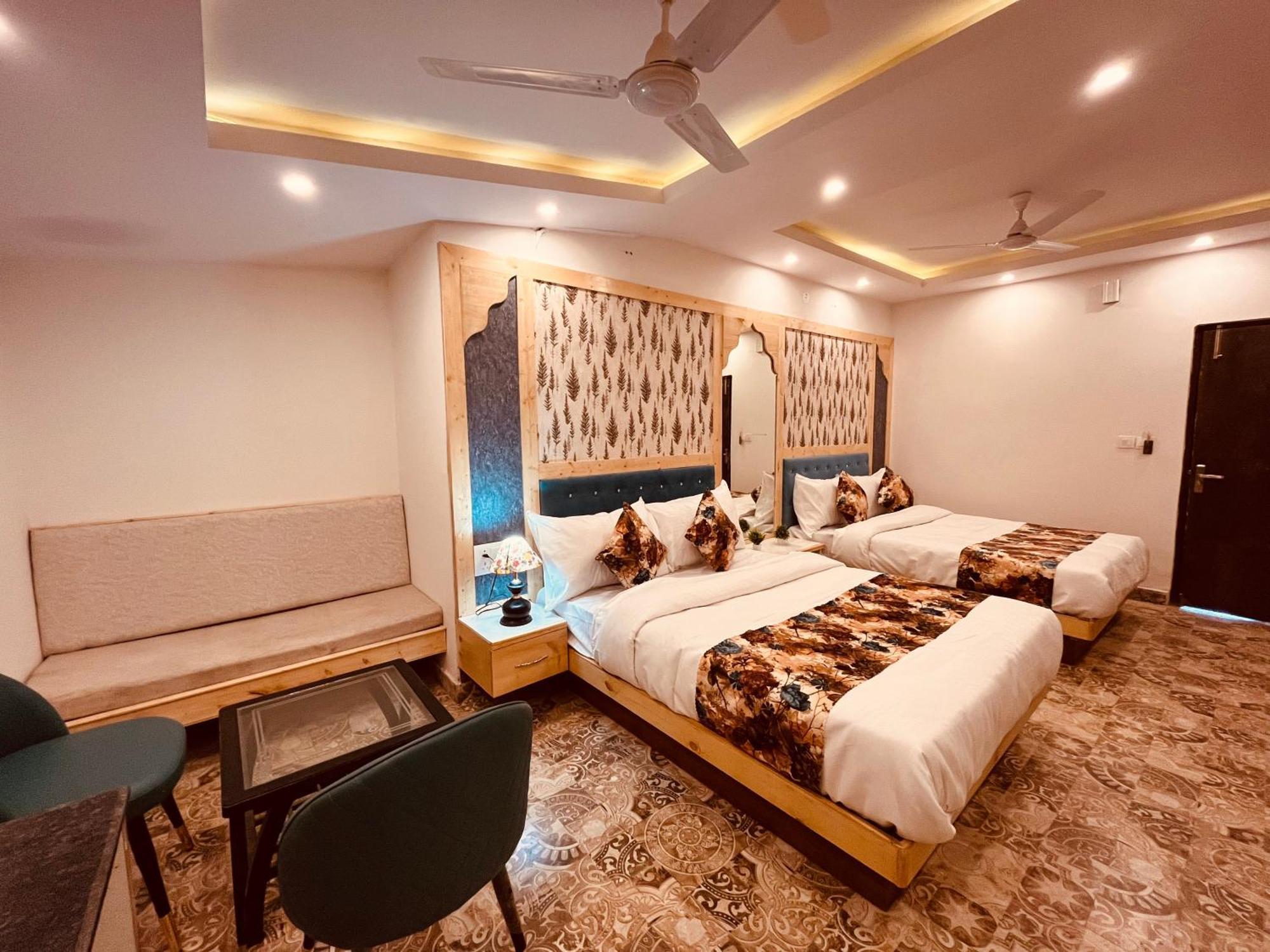 Pinerock Resort Best Selling Property In Mussoorie ! Luxury Rooms ! Mountain View ! Open Terrace ! Cafe ! Parking ! Hotel