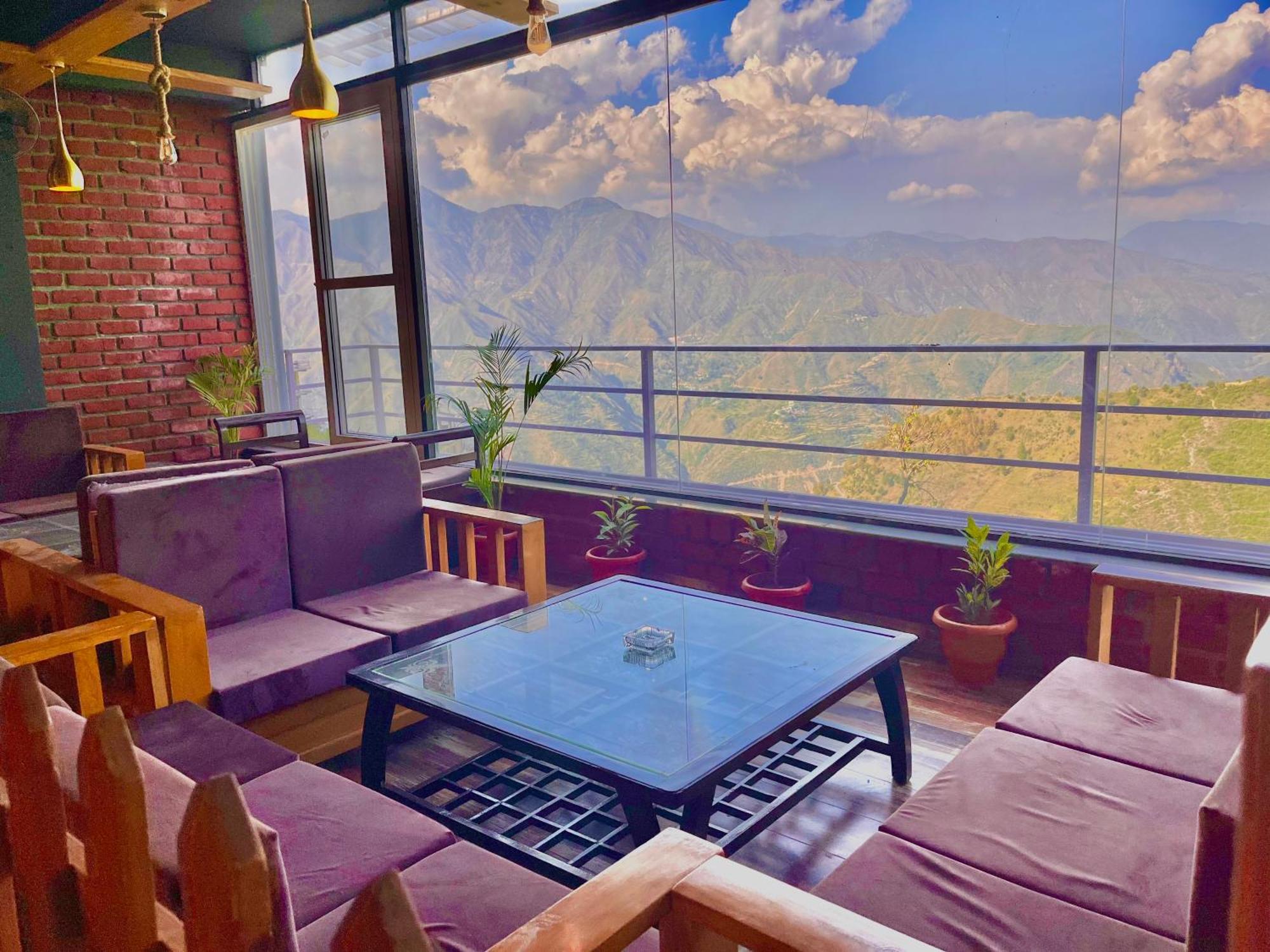 Hotel Pinerock Resort Best Selling Property In Mussoorie ! Luxury Rooms ! Mountain View ! Open Terrace ! Cafe ! Parking !