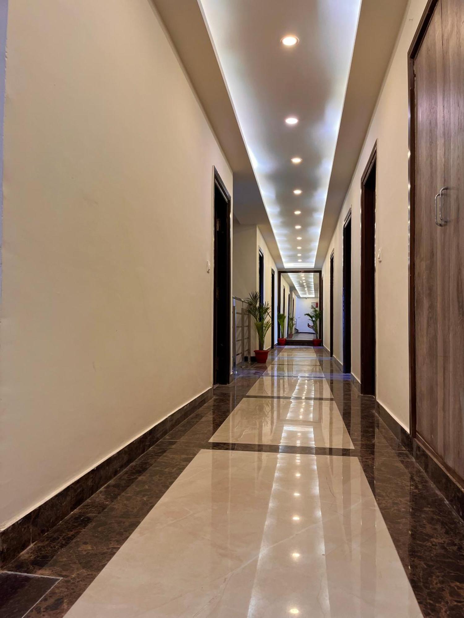Hotel Pinerock Resort Best Selling Property In Mussoorie ! Luxury Rooms ! Mountain View ! Open Terrace ! Cafe ! Parking !