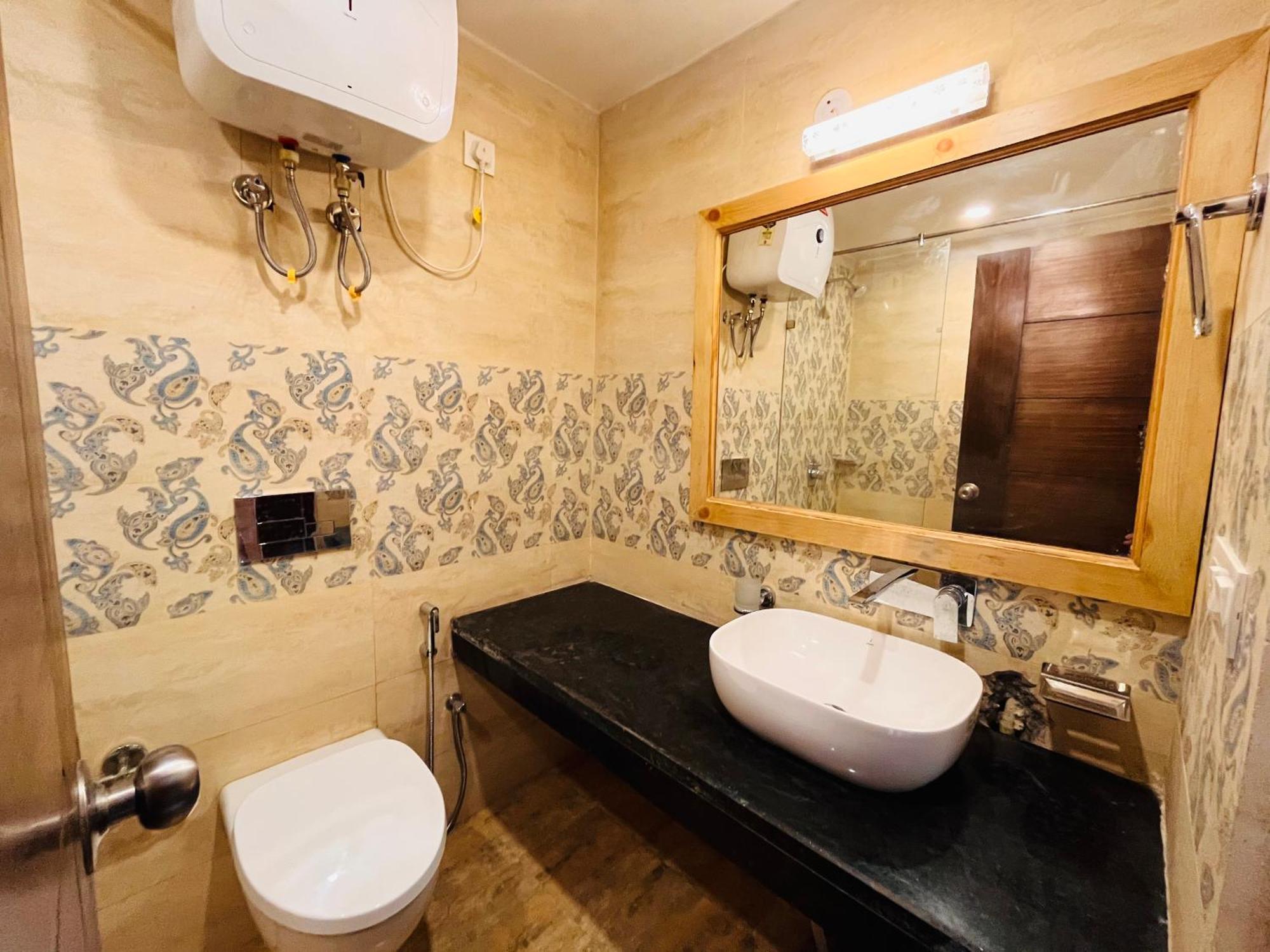 Hotel Pinerock Resort Best Selling Property In Mussoorie ! Luxury Rooms ! Mountain View ! Open Terrace ! Cafe ! Parking ! 4*