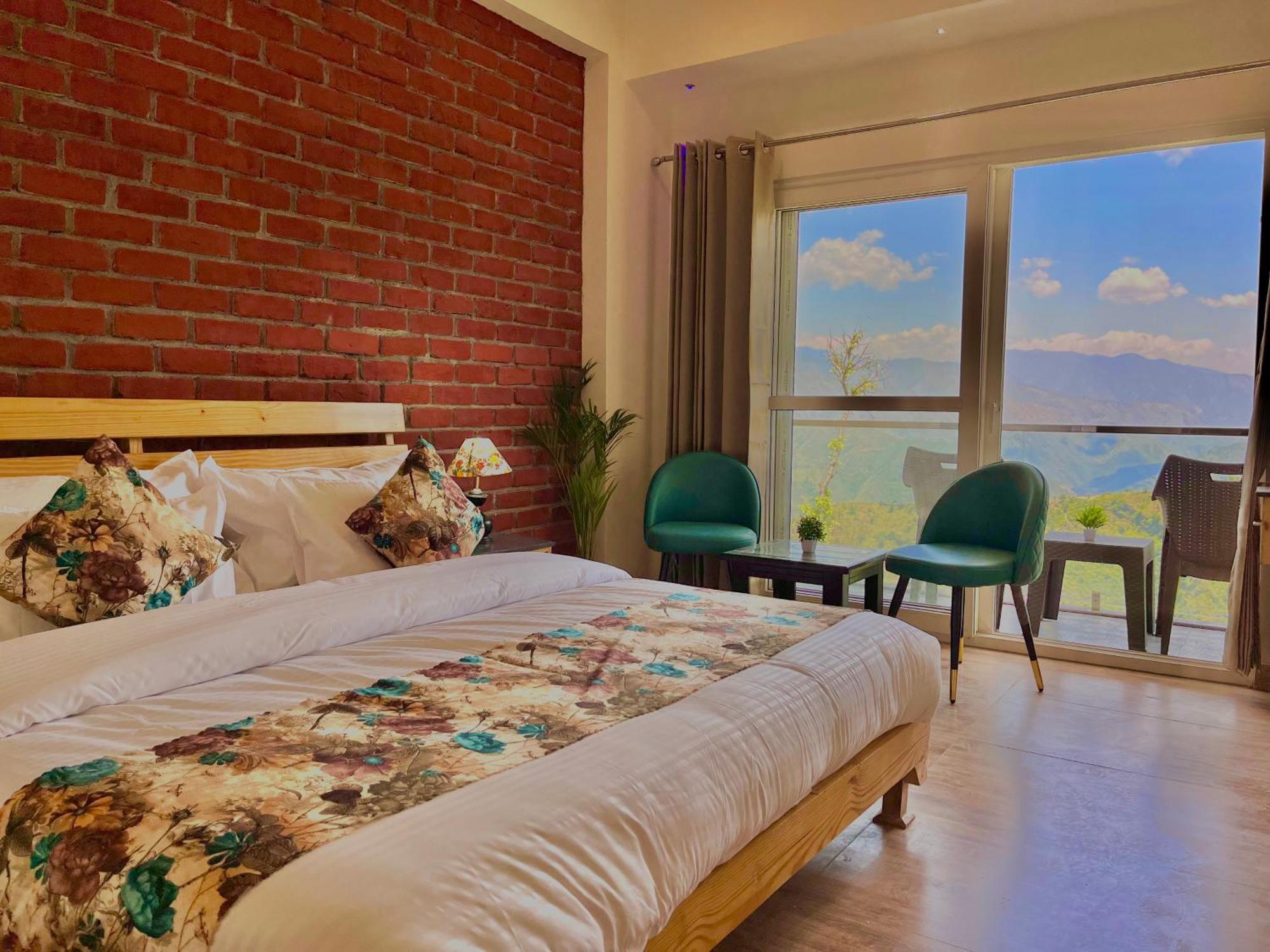 Hotel Pinerock Resort Best Selling Property In Mussoorie ! Luxury Rooms ! Mountain View ! Open Terrace ! Cafe ! Parking ! Mussoorie