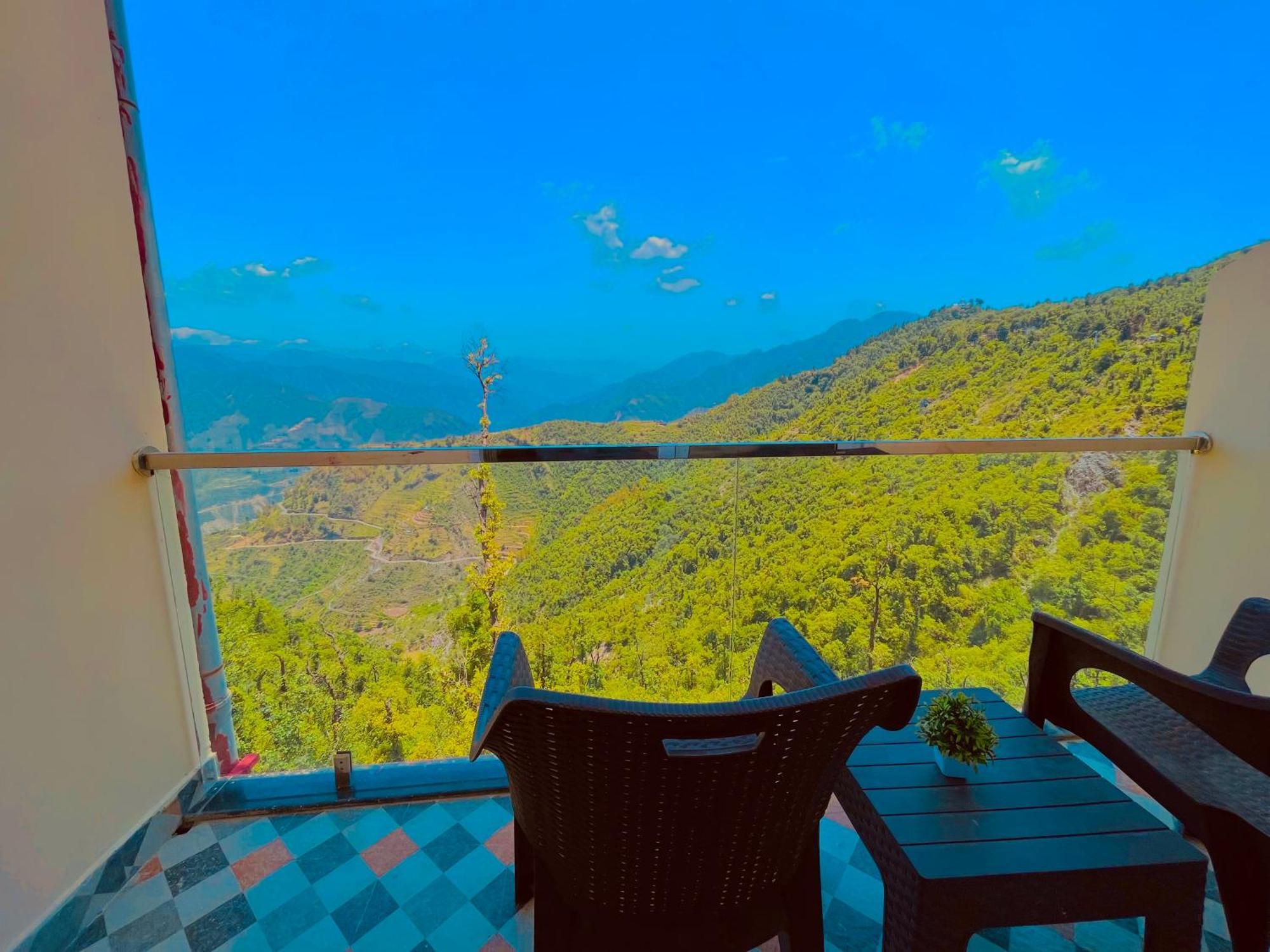 Hotel Pinerock Resort Best Selling Property In Mussoorie ! Luxury Rooms ! Mountain View ! Open Terrace ! Cafe ! Parking !