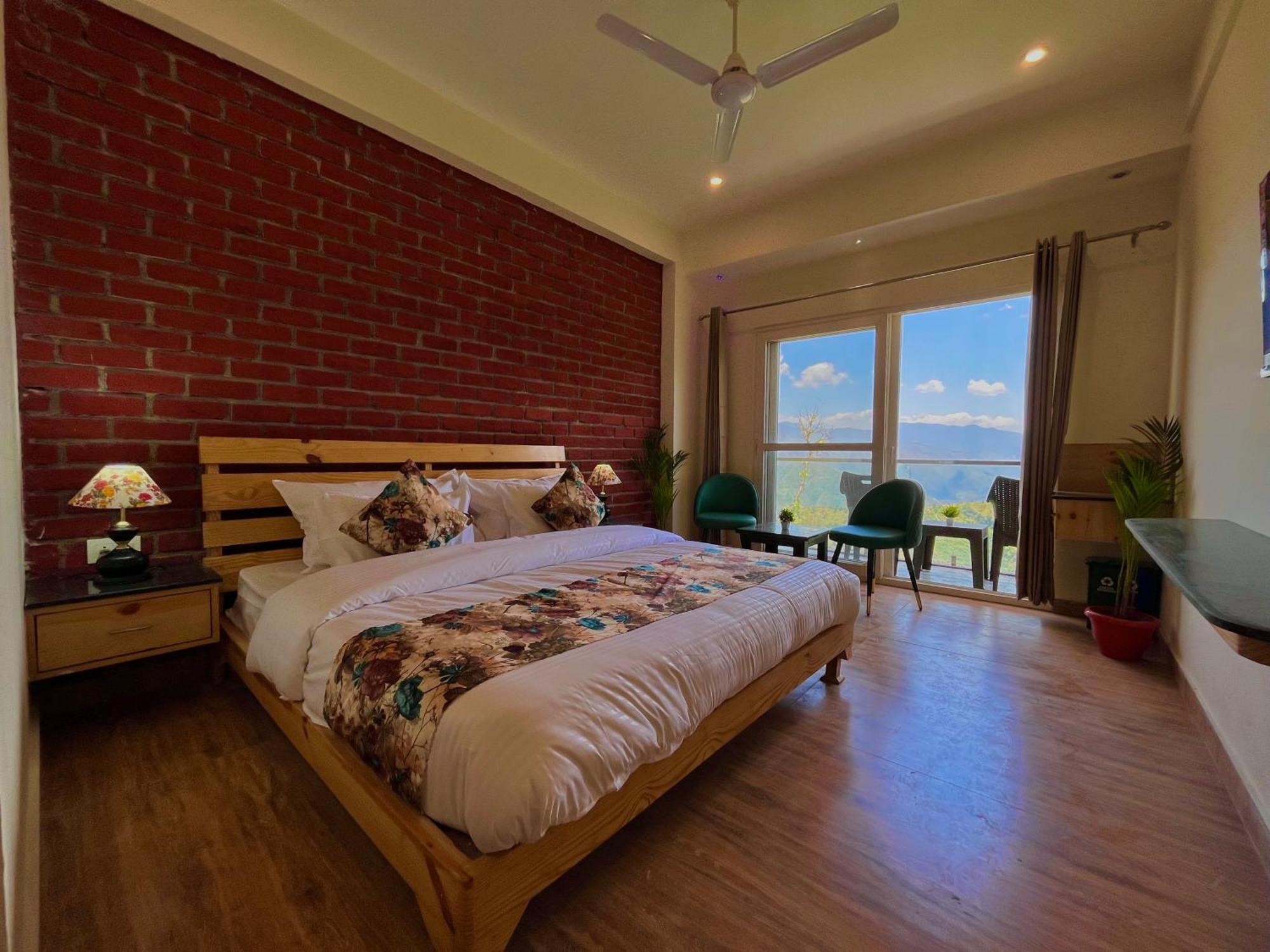 Pinerock Resort Best Selling Property In Mussoorie ! Luxury Rooms ! Mountain View ! Open Terrace ! Cafe ! Parking ! Hotel 4*