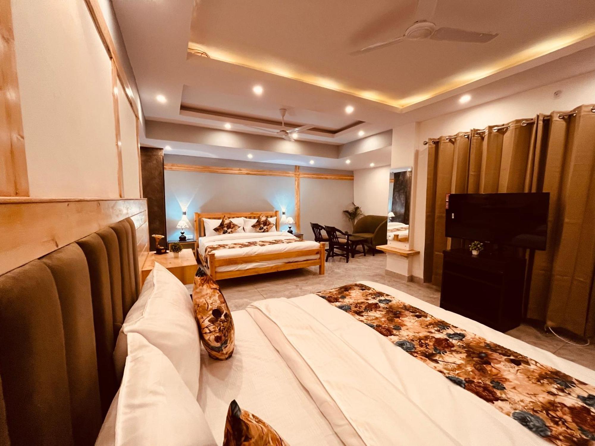 Hotel Pinerock Resort Best Selling Property In Mussoorie ! Luxury Rooms ! Mountain View ! Open Terrace ! Cafe ! Parking ! 4*