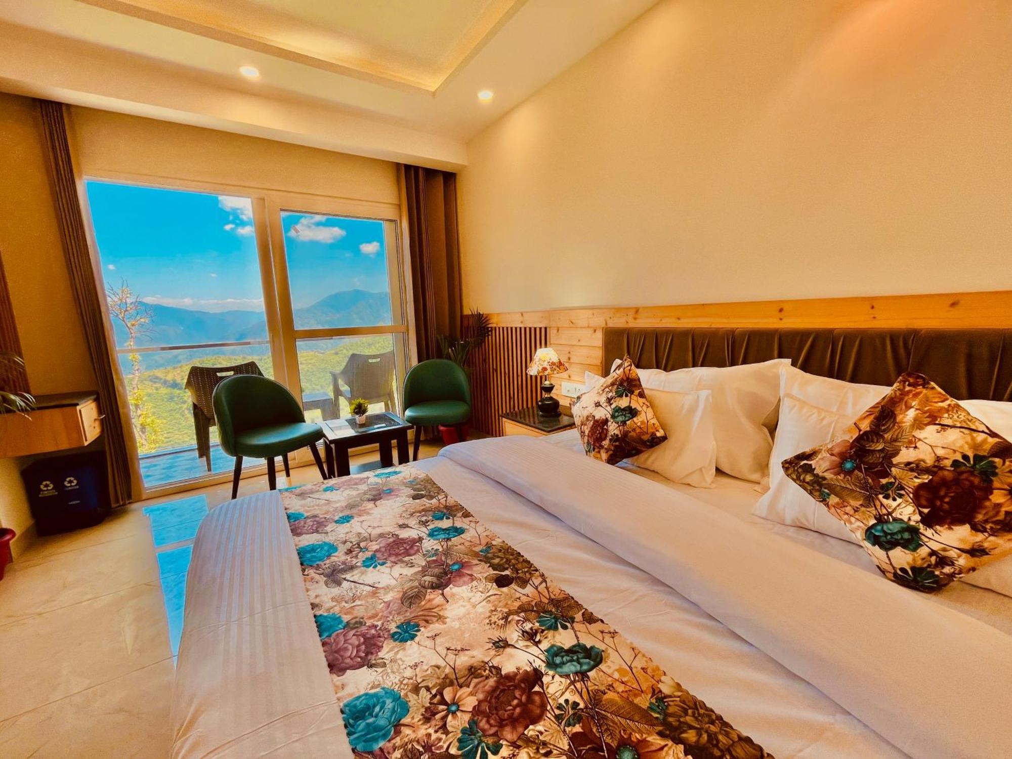 Hotel Pinerock Resort Best Selling Property In Mussoorie ! Luxury Rooms ! Mountain View ! Open Terrace ! Cafe ! Parking !