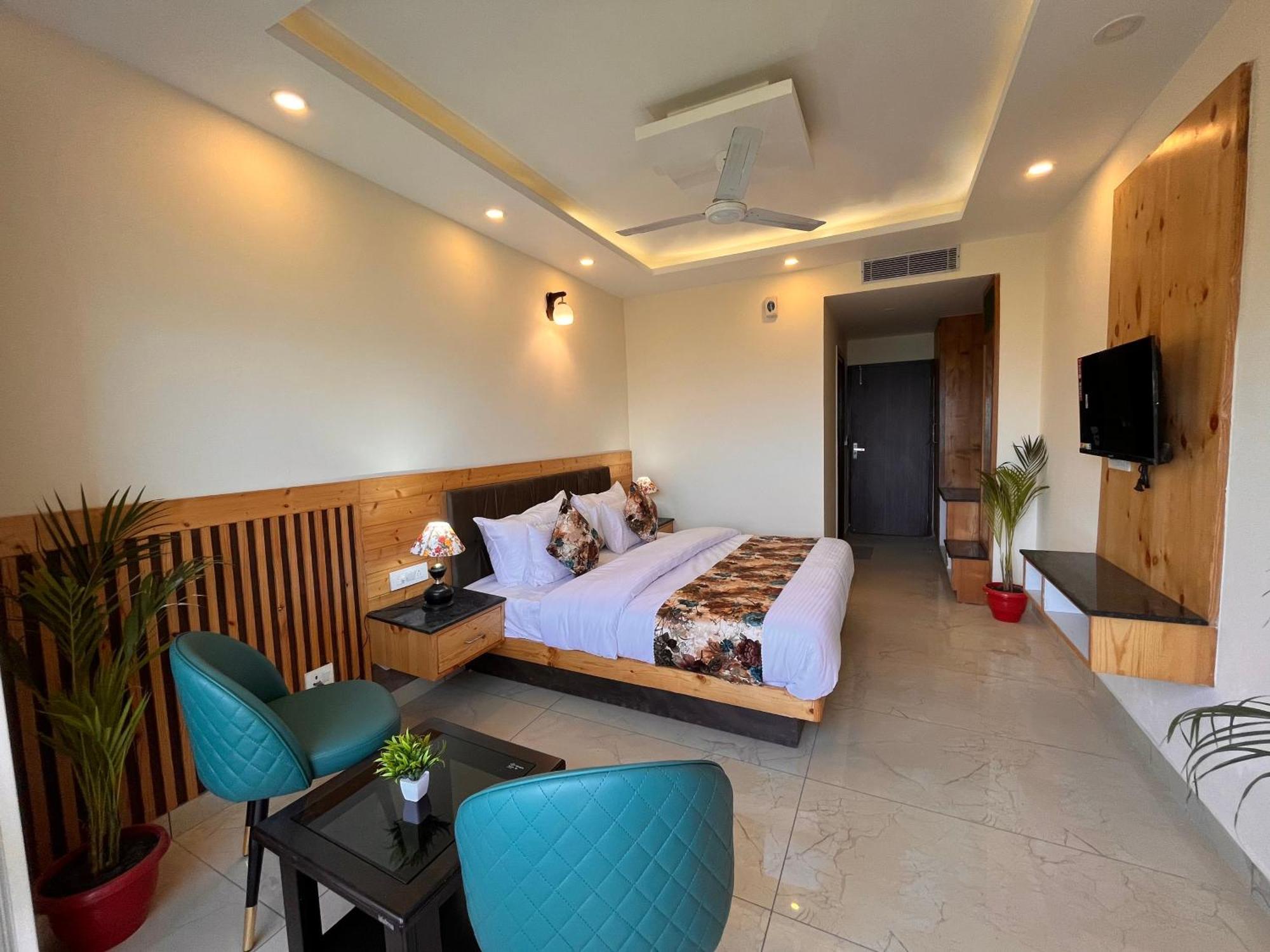 Pinerock Resort Best Selling Property In Mussoorie ! Luxury Rooms ! Mountain View ! Open Terrace ! Cafe ! Parking ! Mussoorie