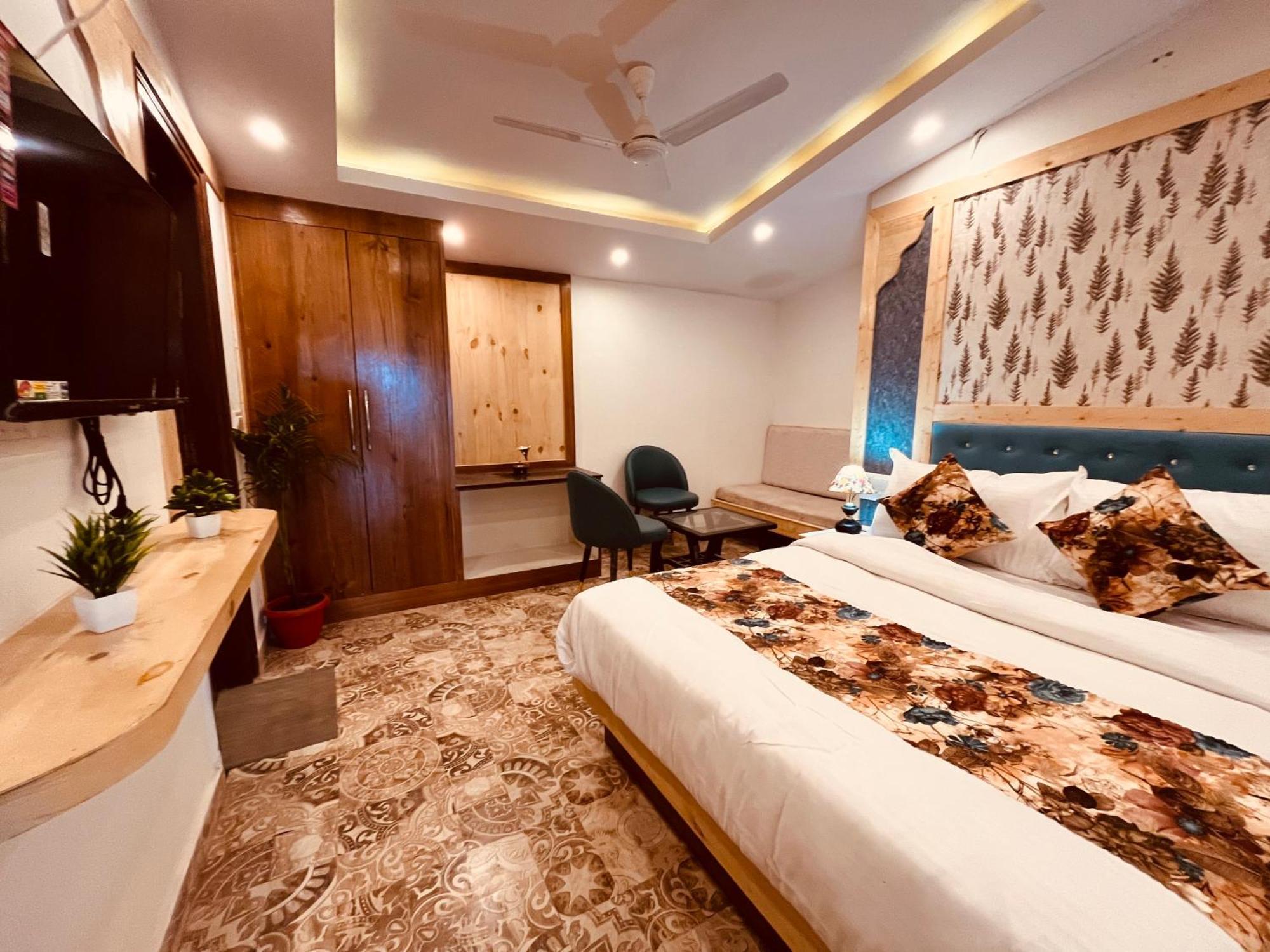 Pinerock Resort Best Selling Property In Mussoorie ! Luxury Rooms ! Mountain View ! Open Terrace ! Cafe ! Parking ! 4* Mussoorie