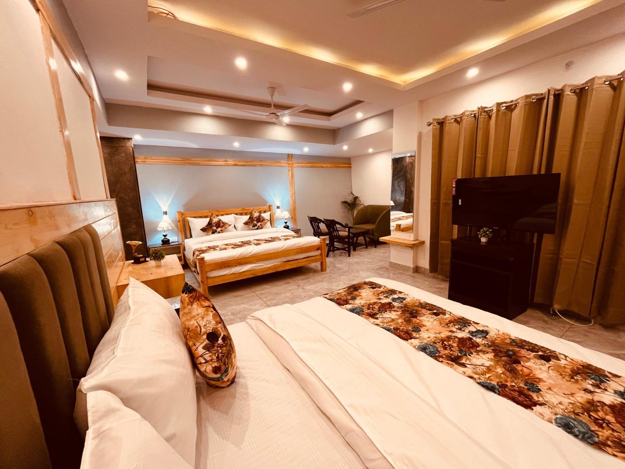 Hotel Pinerock Resort Best Selling Property In Mussoorie ! Luxury Rooms ! Mountain View ! Open Terrace ! Cafe ! Parking !