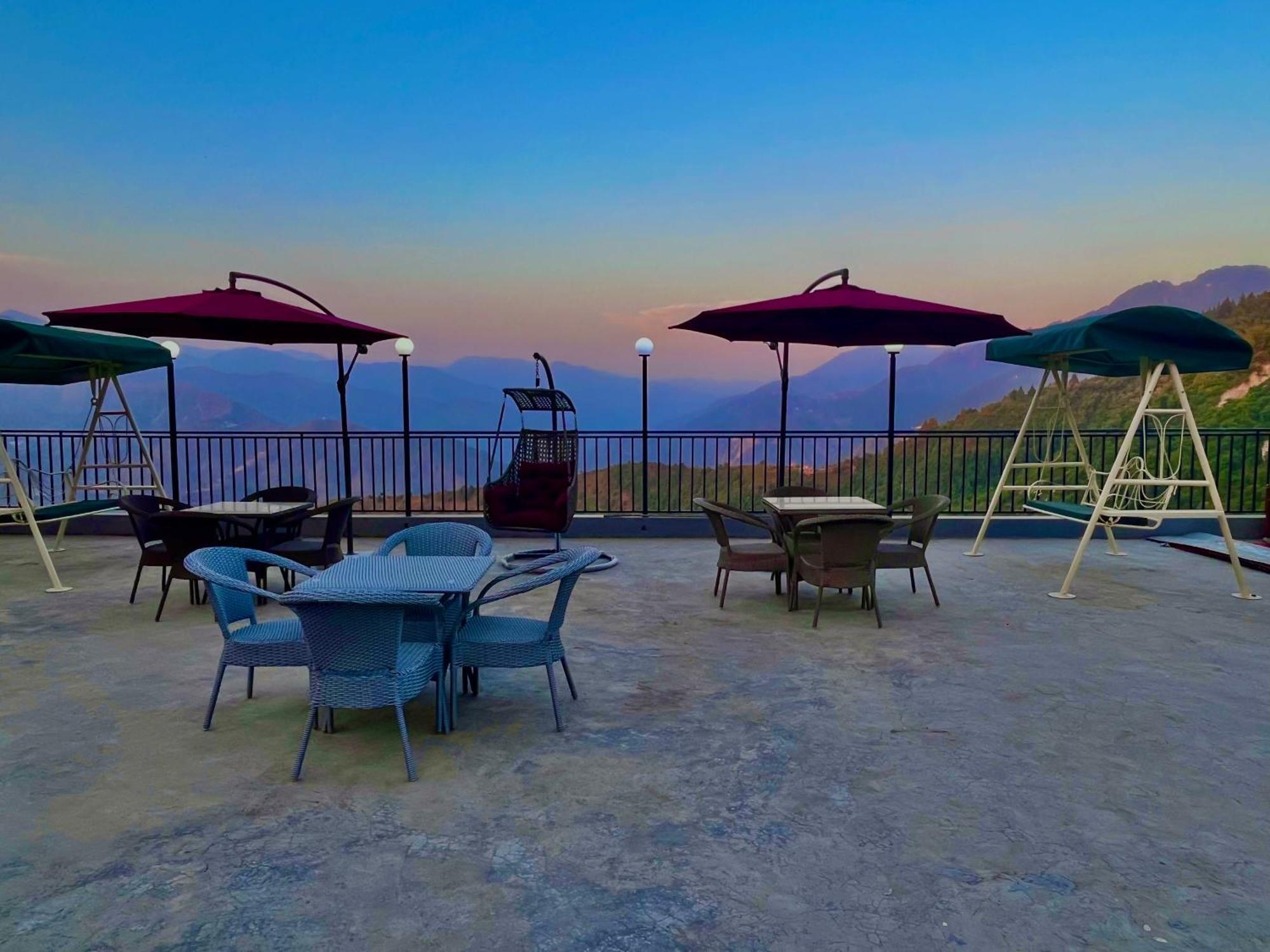 Hotel Pinerock Resort Best Selling Property In Mussoorie ! Luxury Rooms ! Mountain View ! Open Terrace ! Cafe ! Parking !