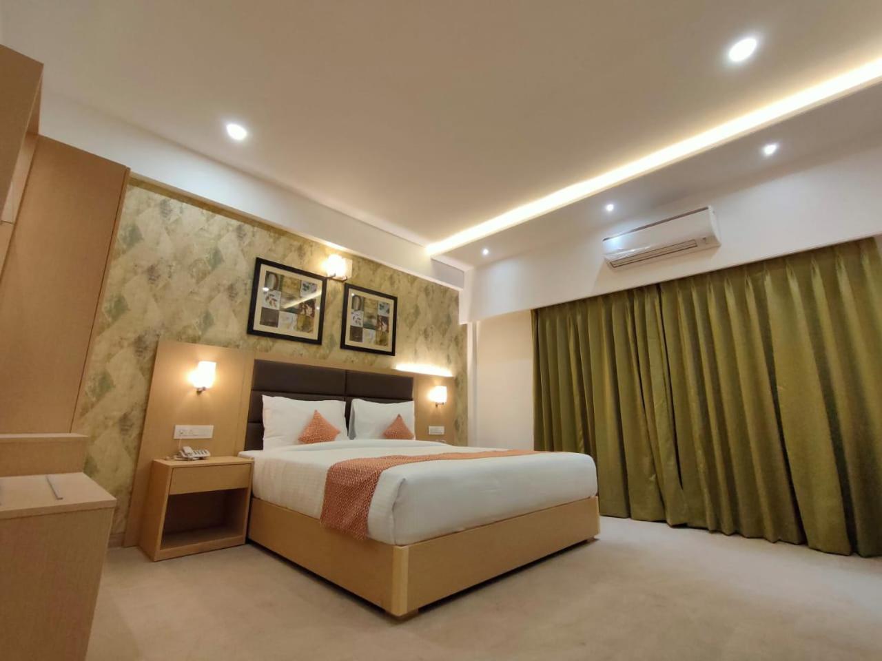 Shourya Residency Hotel 3*
