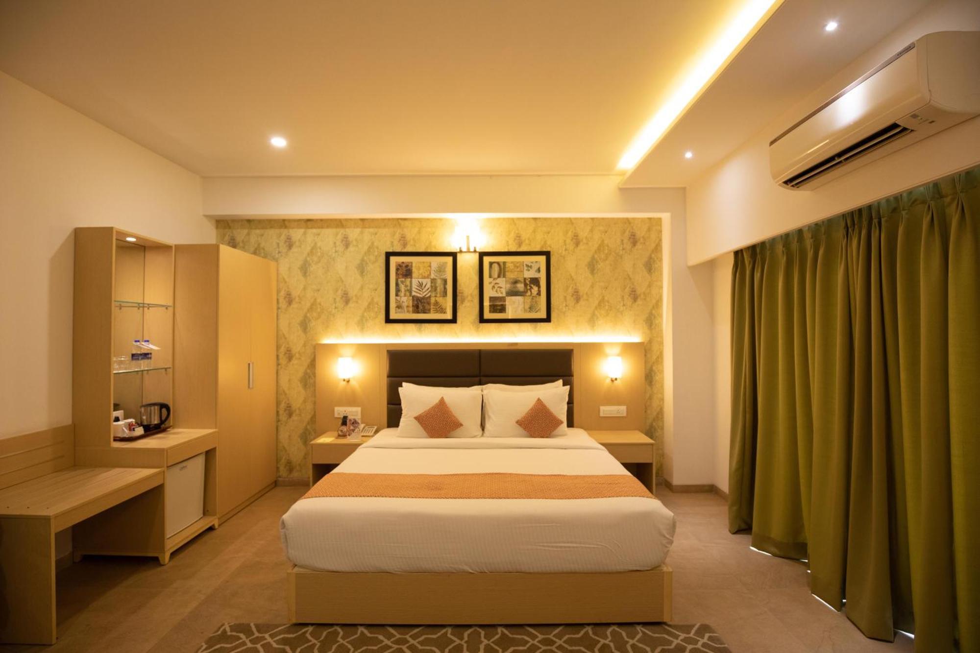 Hotel Shourya Residency