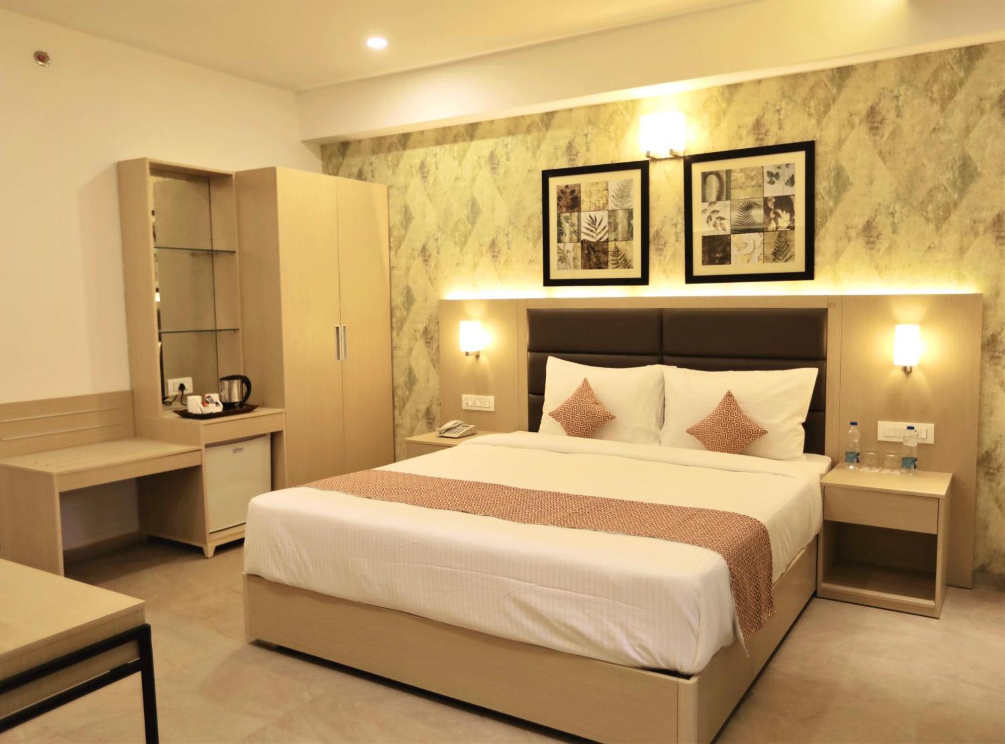 Shourya Residency Hotel 3*