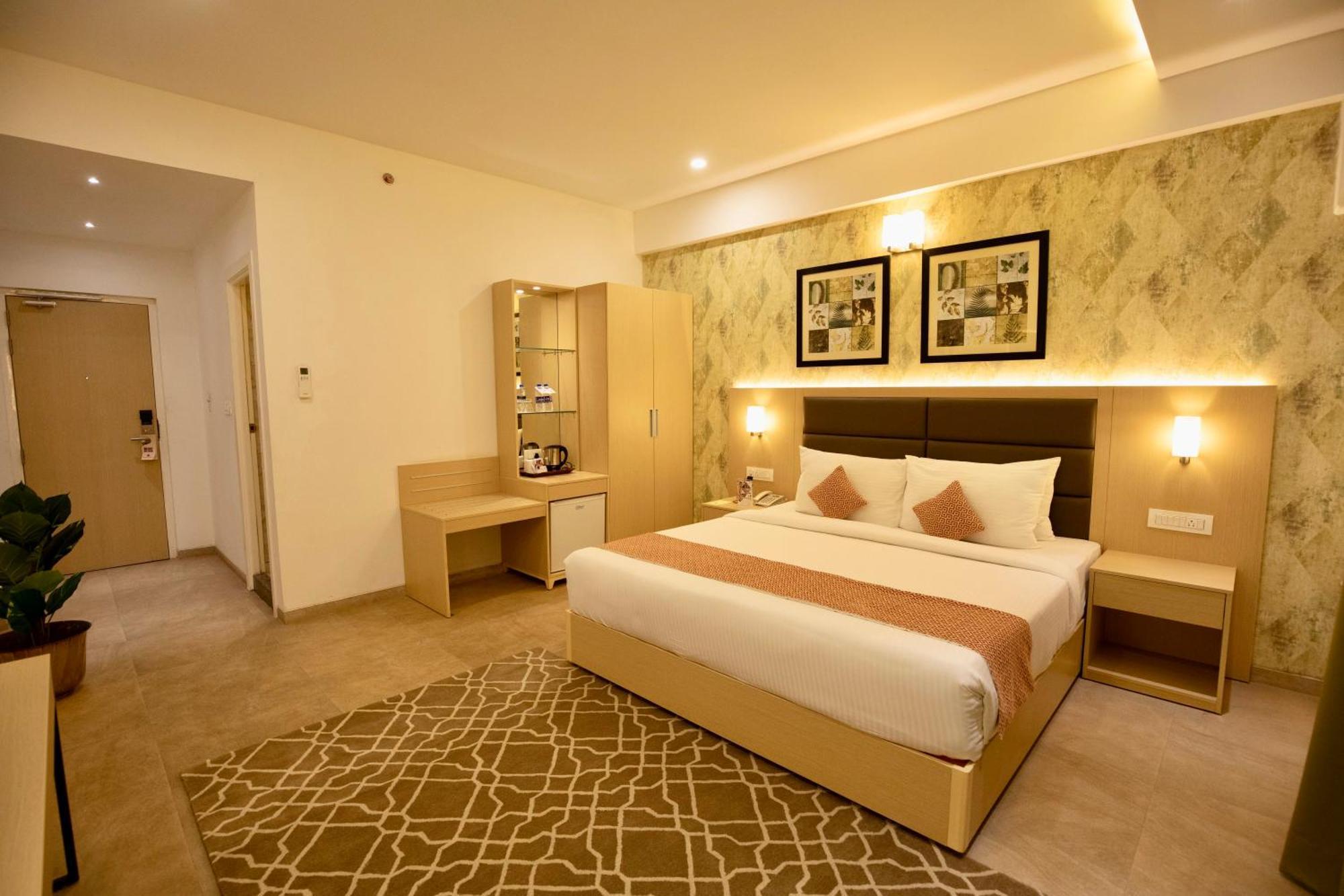 Hotel Shourya Residency 3*