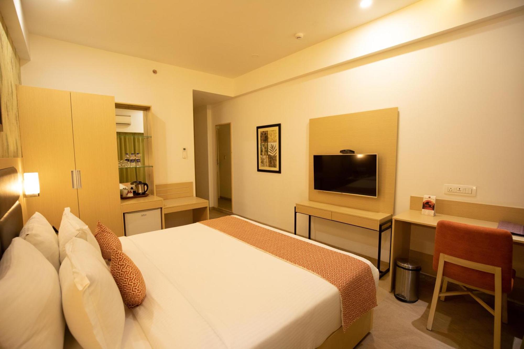 Hotel Shourya Residency 3*