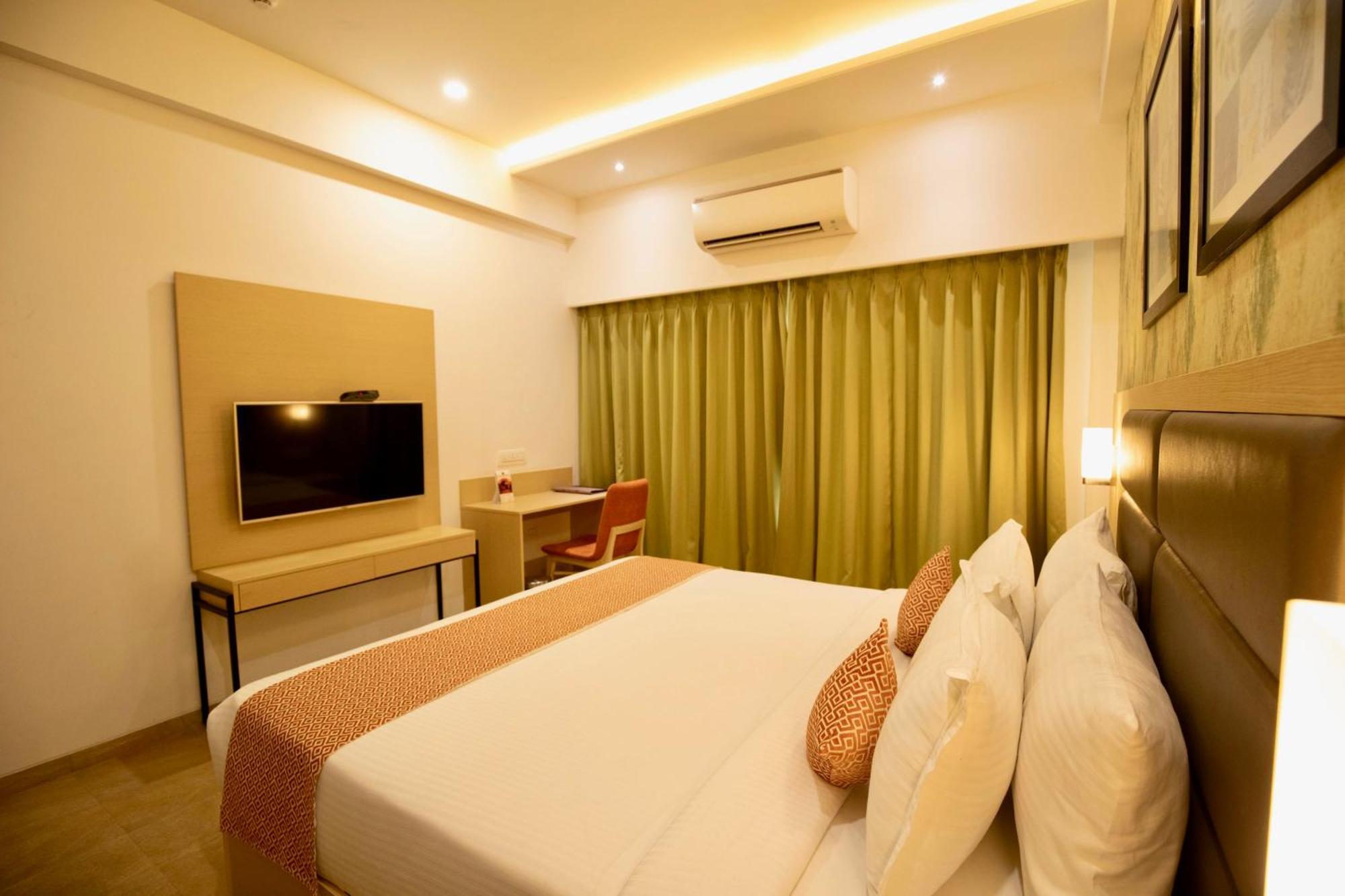 Hotel Shourya Residency 3*