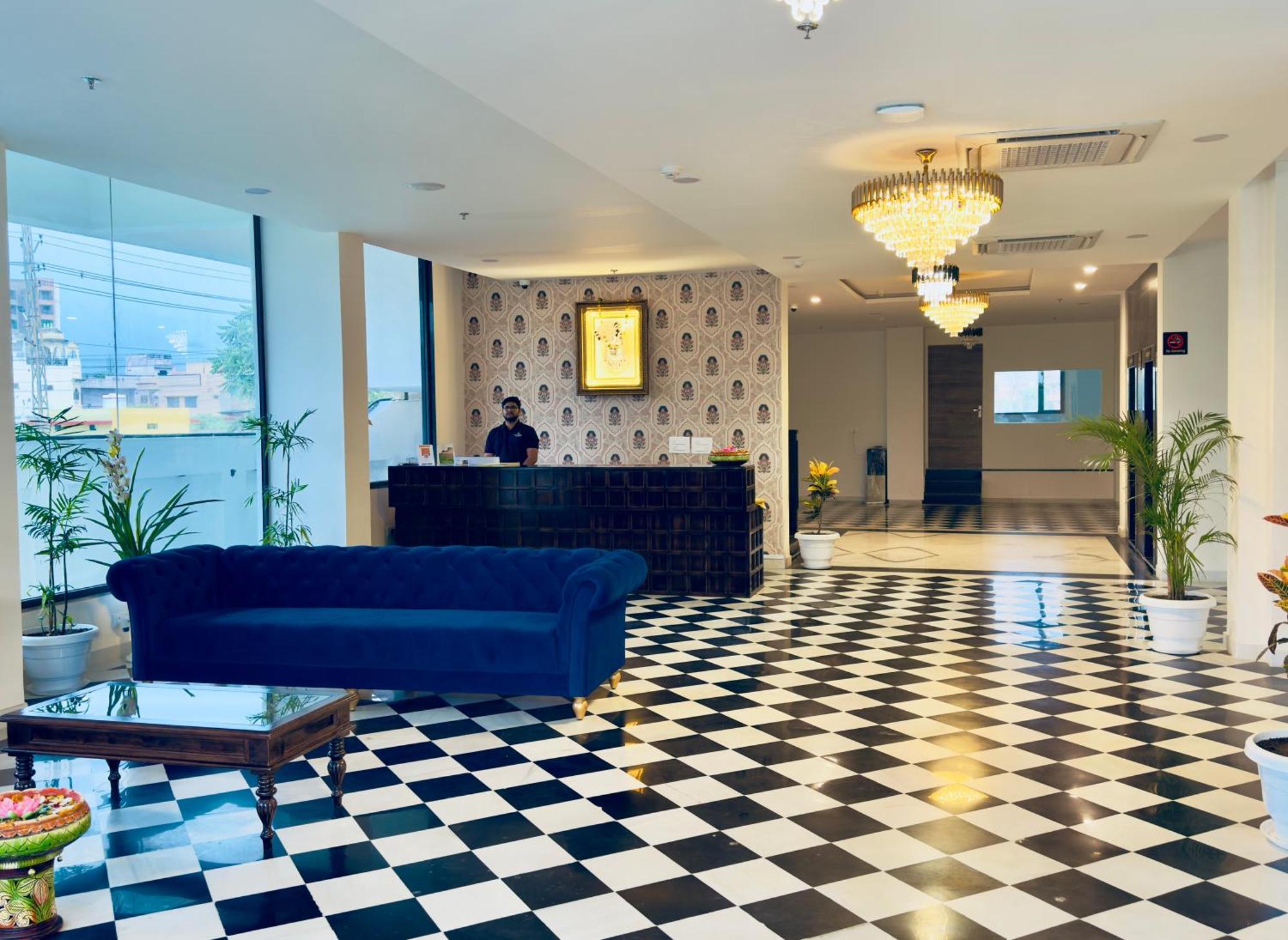The Glance By Naina Staycation - Rooftop Swimming Pool ! Prime Location ! Awarded ! Big Parking ! *