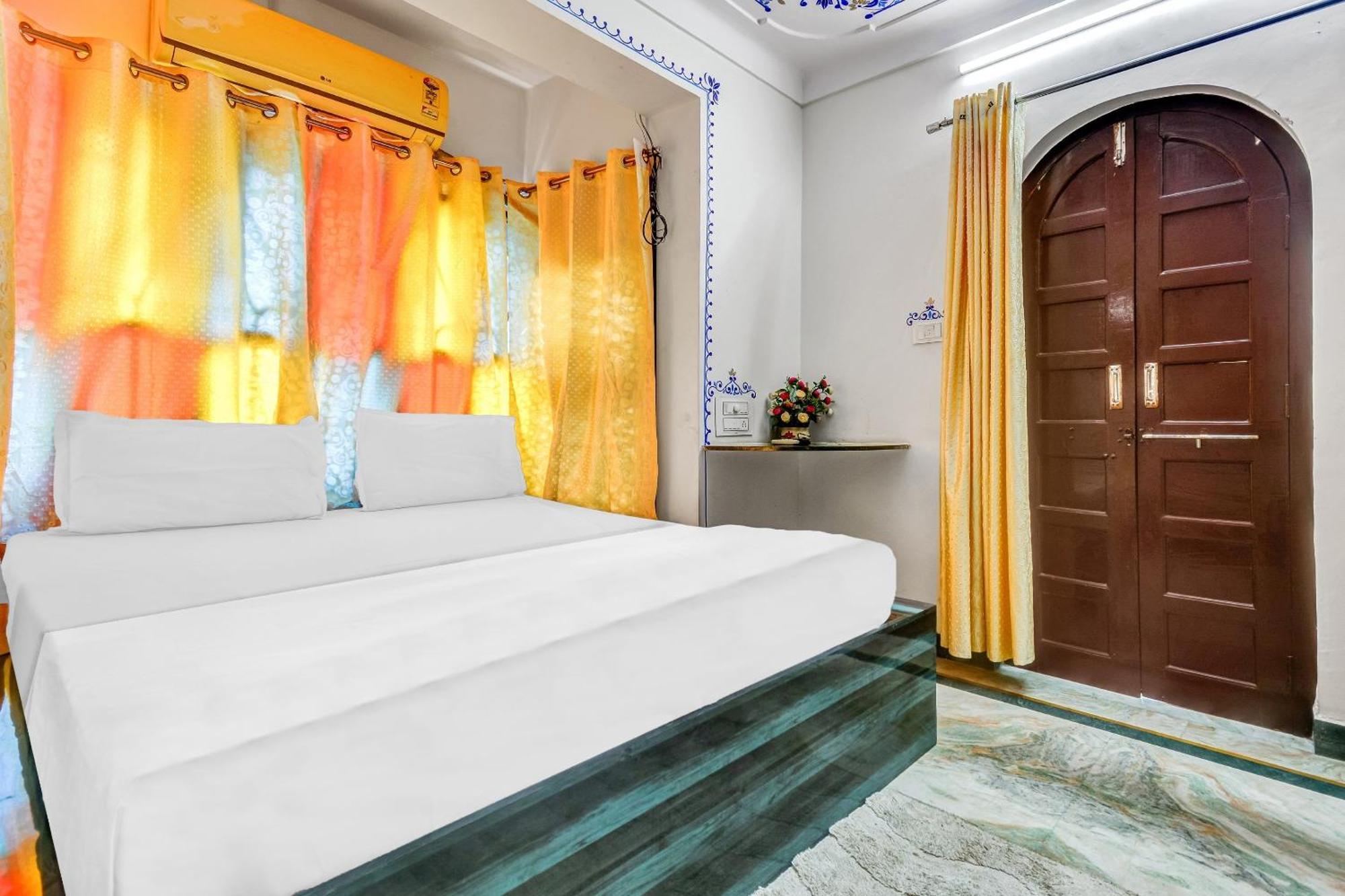 O Raj Karn Hotel