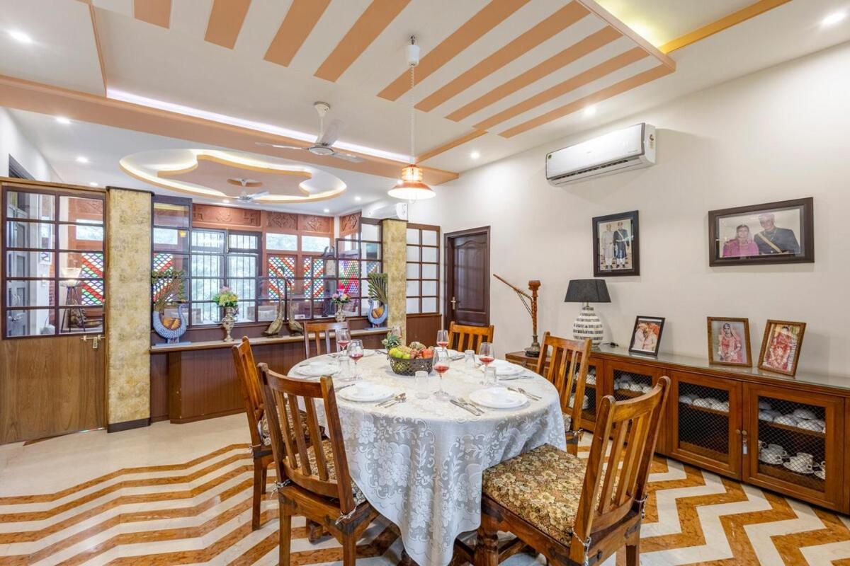 Abhimanyu Mansion Emerald 1-room Retreat With Common Outdoor Dining Area & Garden Villa Udaipur