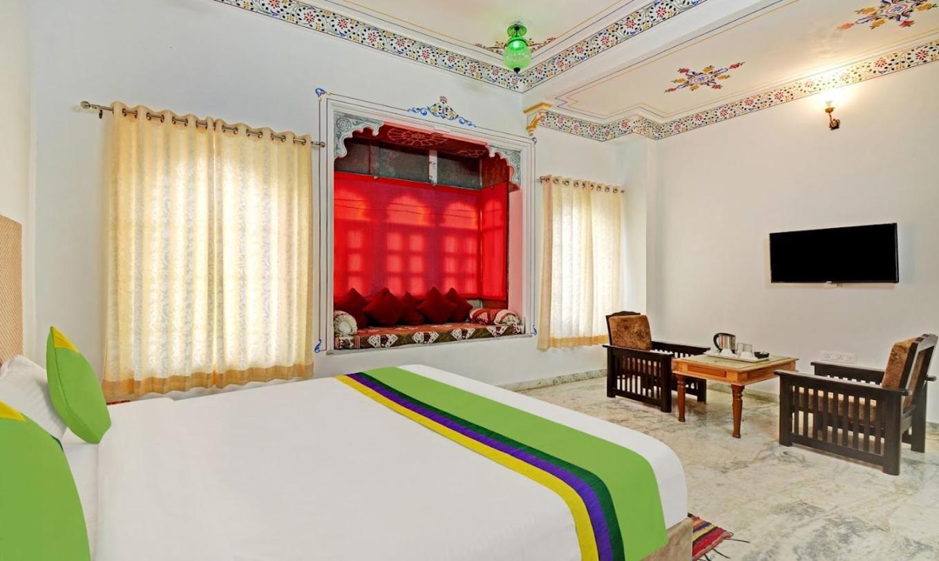 Khakhri Haveli Hotel 3*