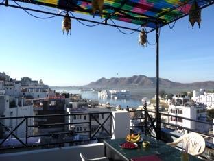 Hotel Kesar Palace 2*