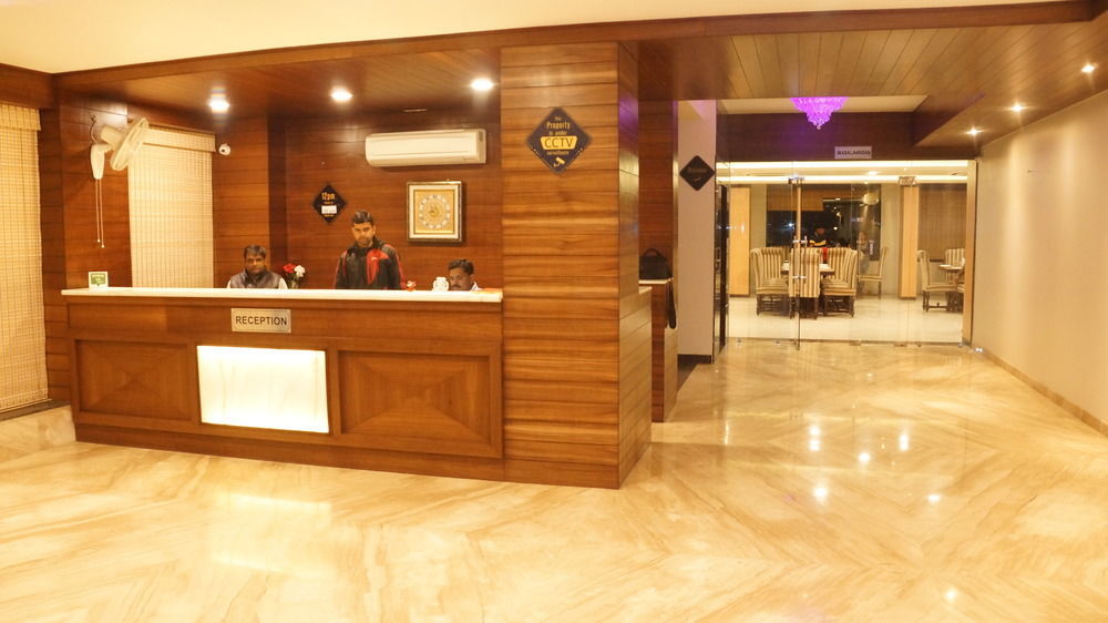 Hotel Oyo 3083 Le Grand 3*