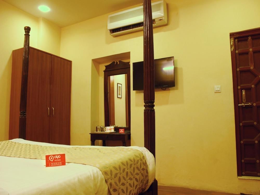 Oyo Flagship 2421 Hotel The Ishani 3*