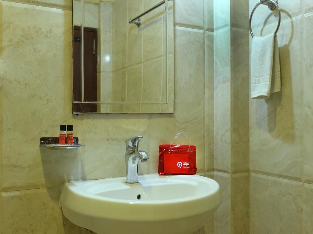 Oyo Flagship 2421 Hotel The Ishani