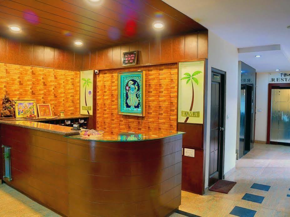 Royal Palm - A Budget In 3*