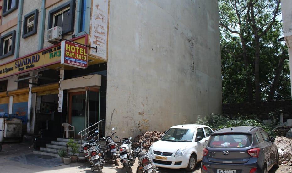 Hotel Rajpal Palace *