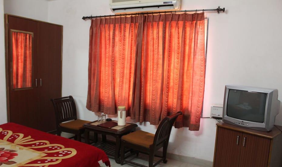 Rajpal Palace Hotel *