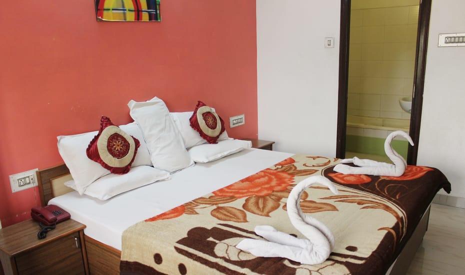 Rajpal Palace Hotel *