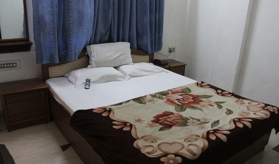 Rajpal Palace Hotel *