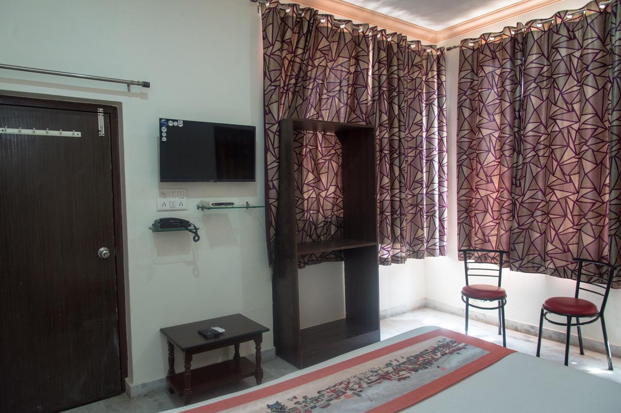 Oyo 11743 Shree Krishna Hotel