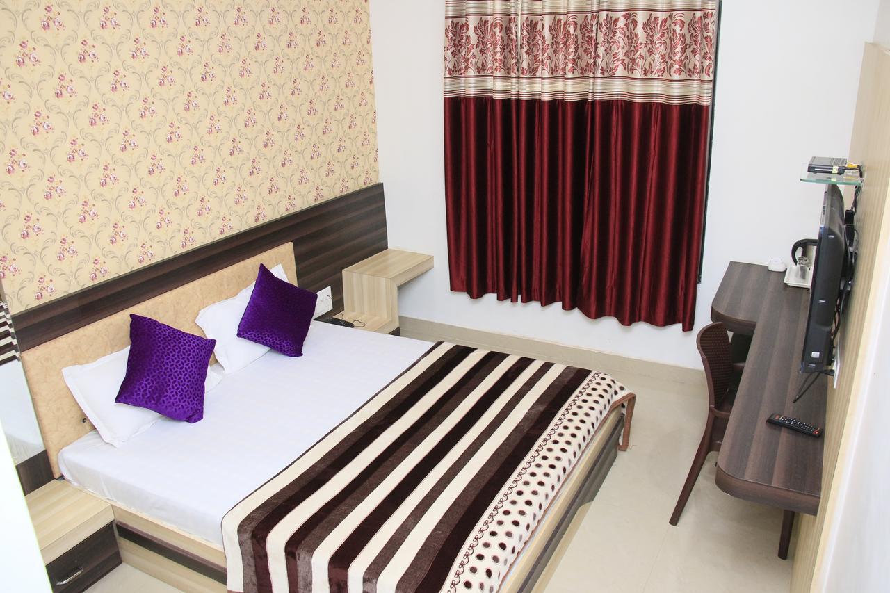 Mahalaxmi Hotel *