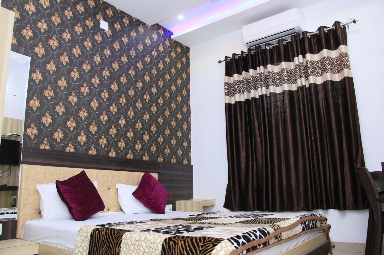 Mahalaxmi Hotel *