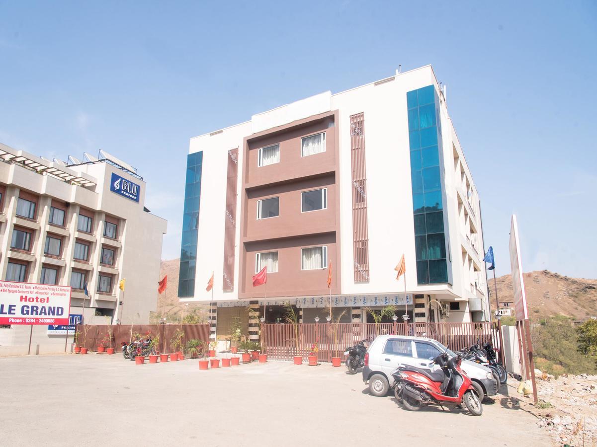 Hotel Oyo 3083 Le Grand 3*