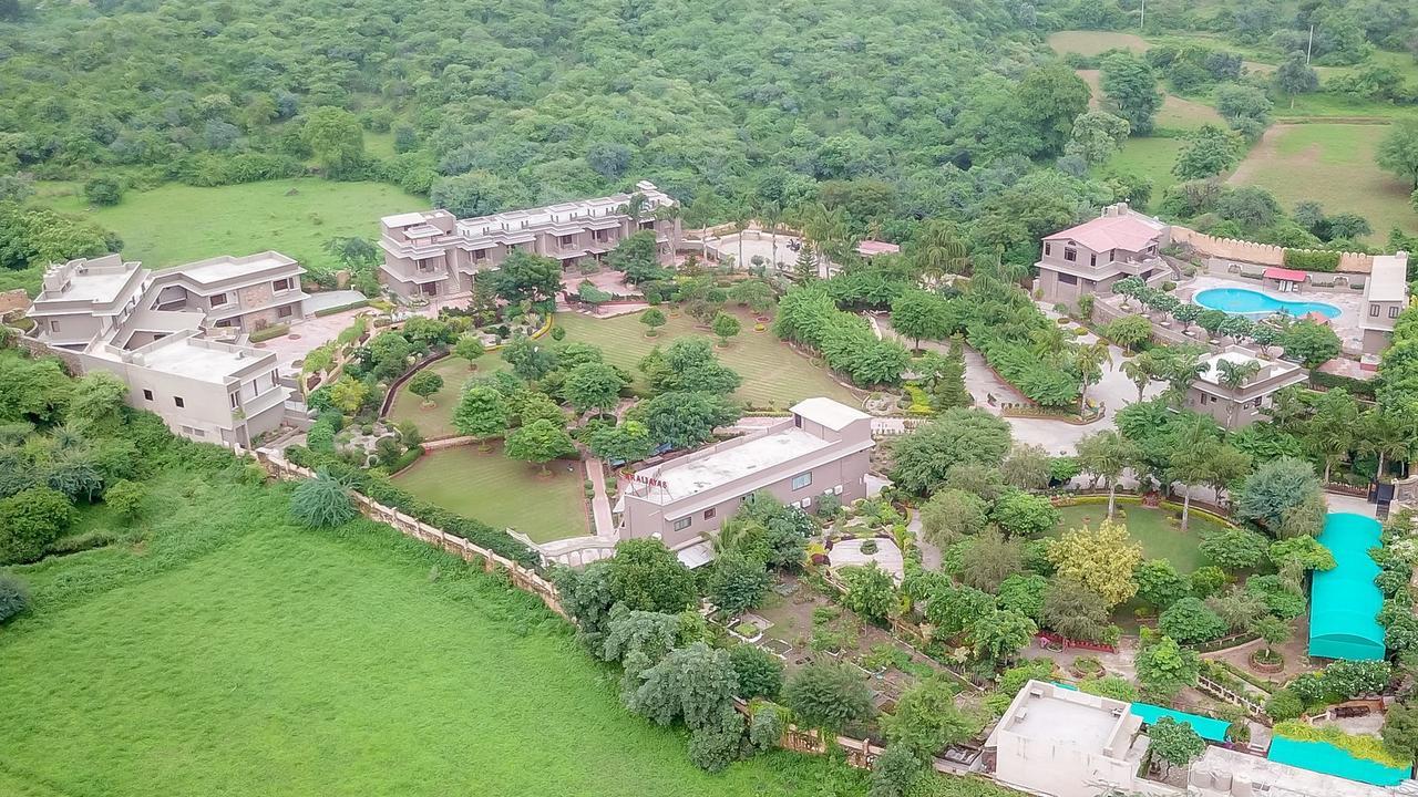 Resort Araliayas & 4*