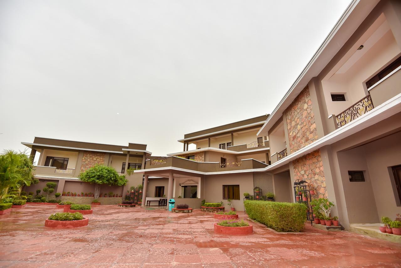 Araliayas & Resort 4*