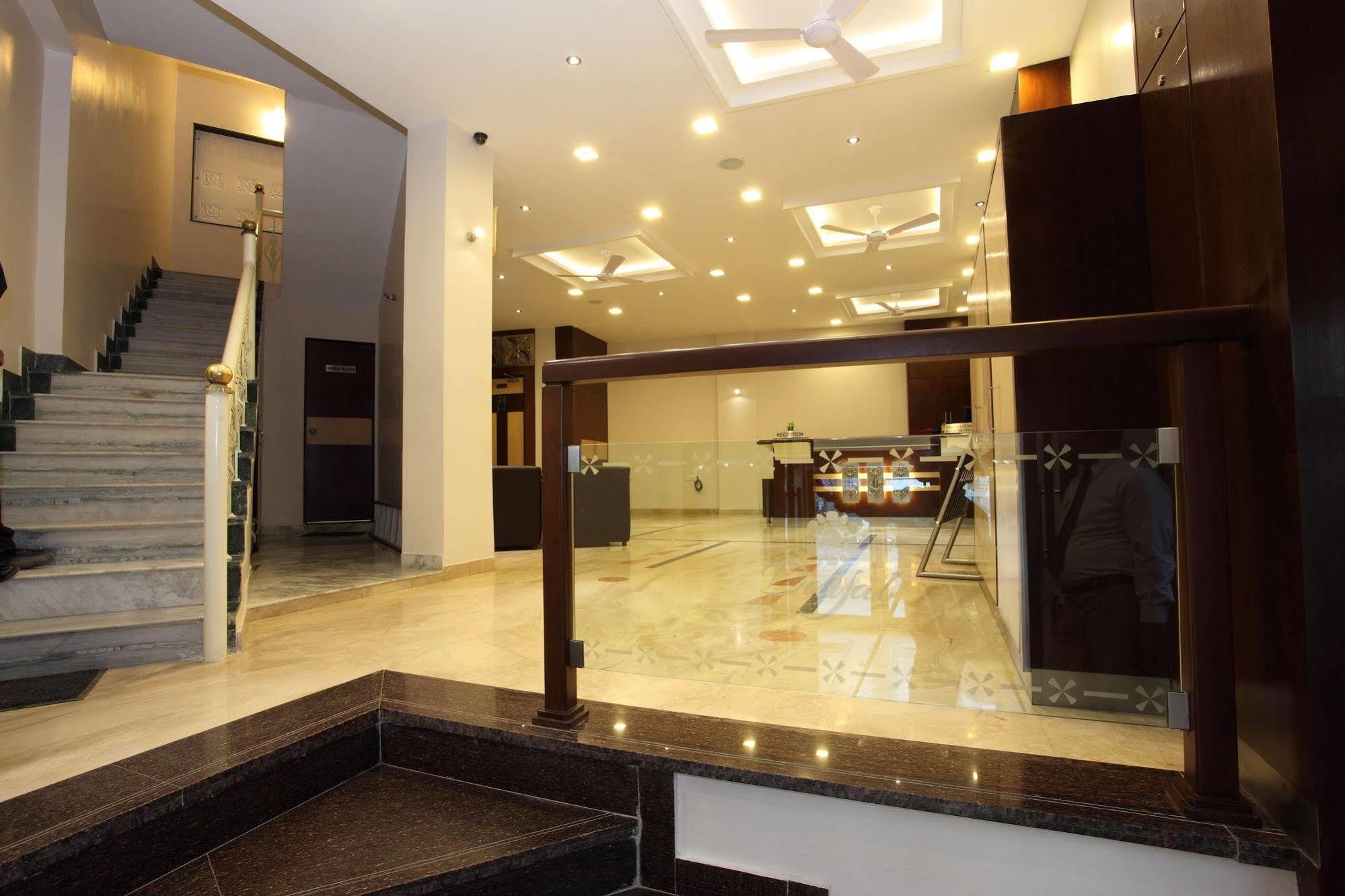 Dayal Hotel