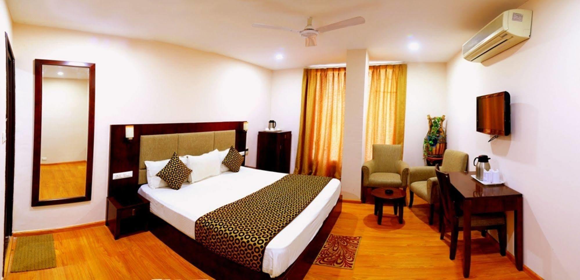 Royal Palm - A Budget In Udaipur