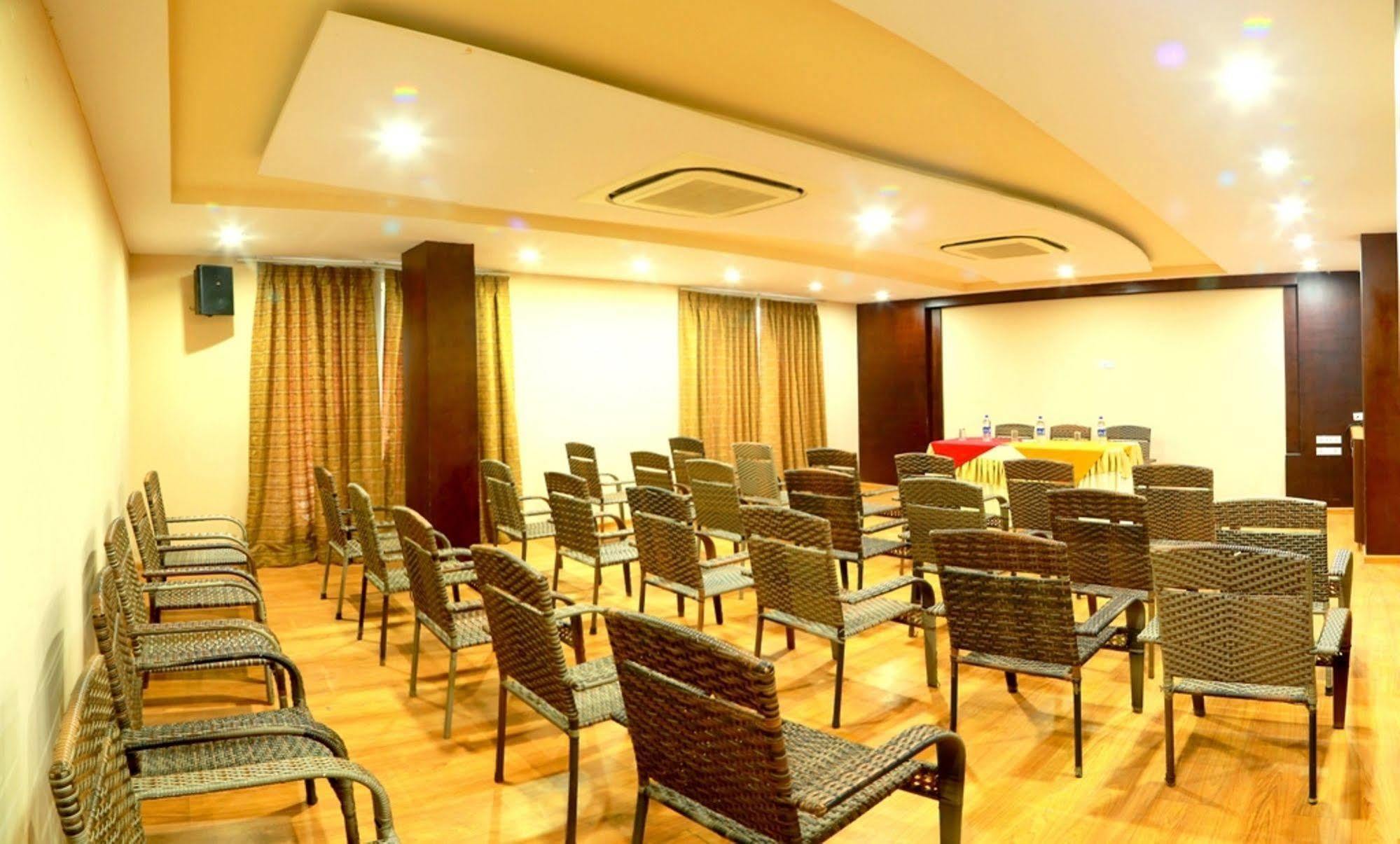 Hotel Royal Palm - A Budget In 3*