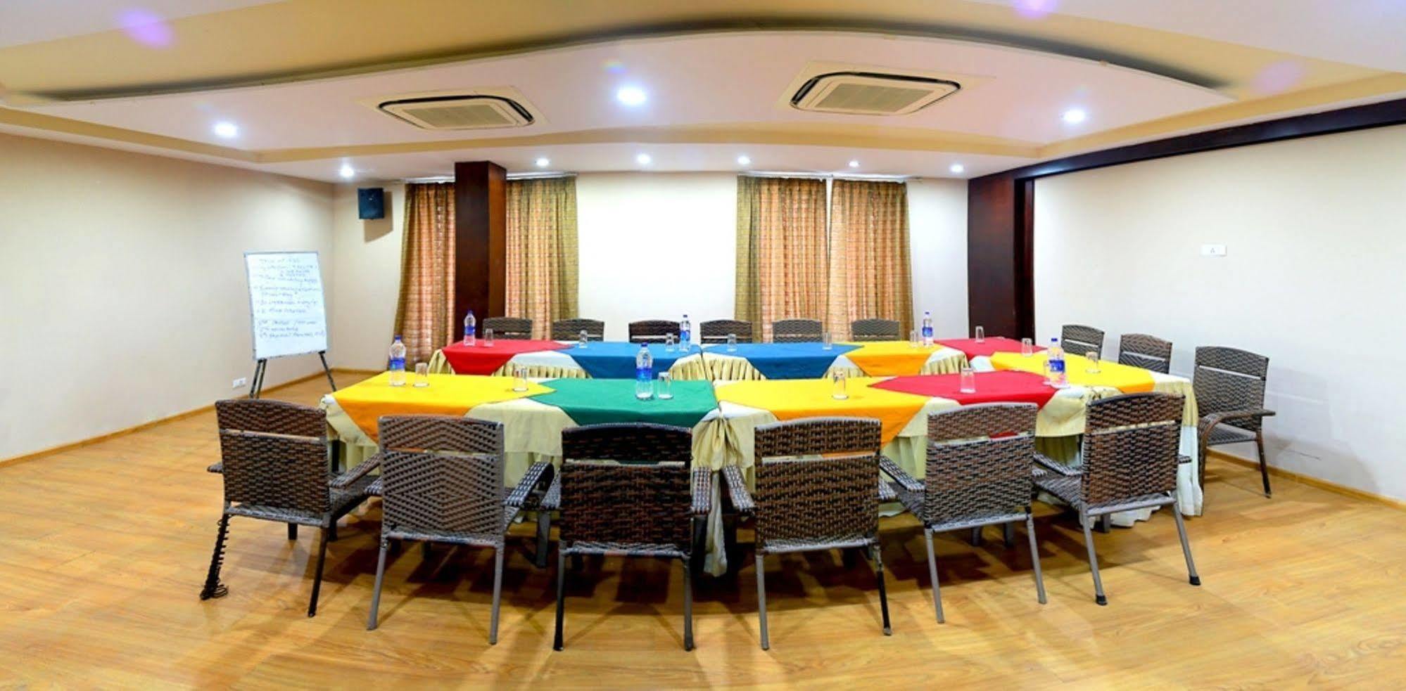 Royal Palm - A Budget In 3*