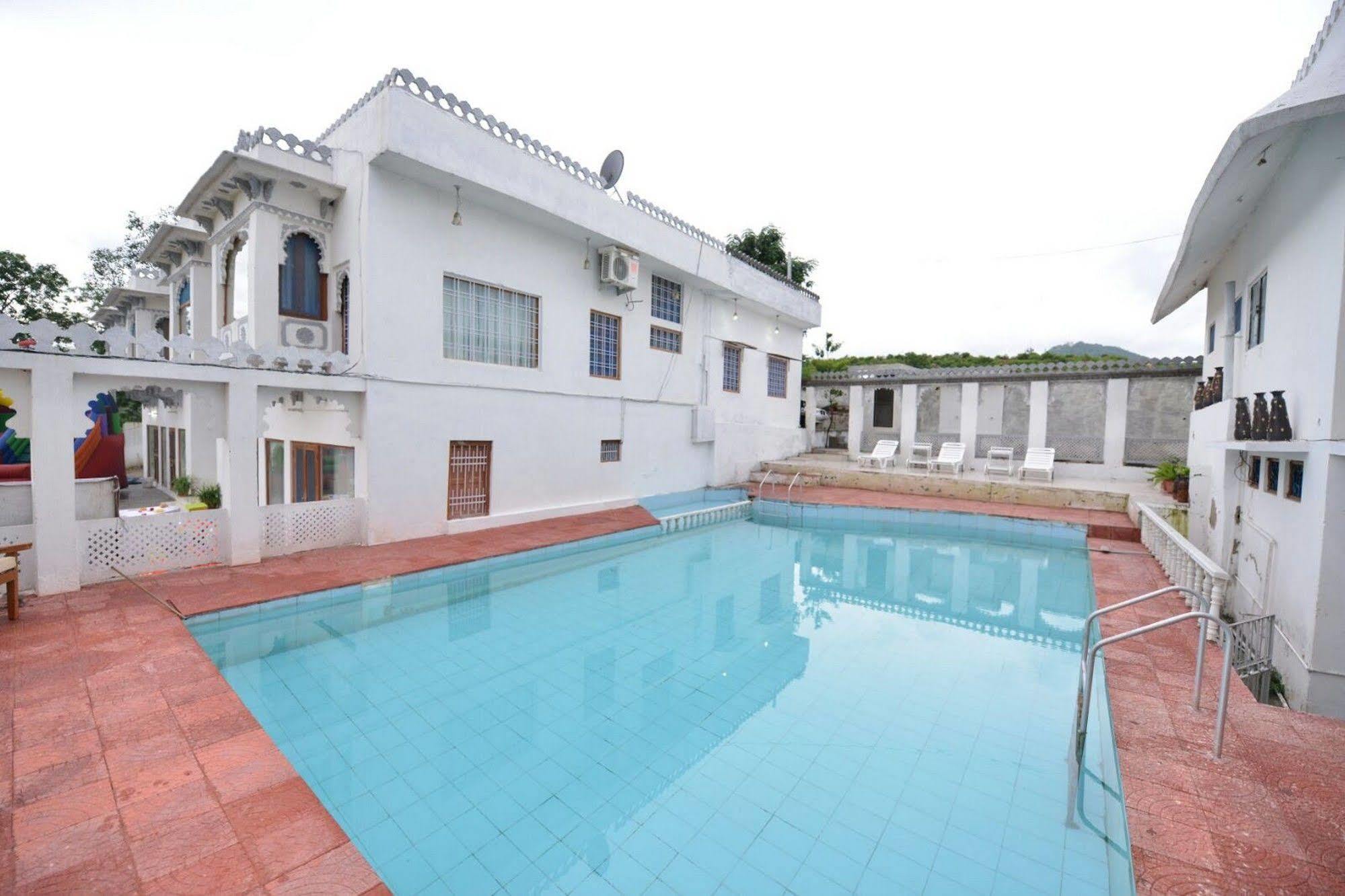 Hotel Devendragarh - A Boutique Facing On Fateh Sagar 3*
